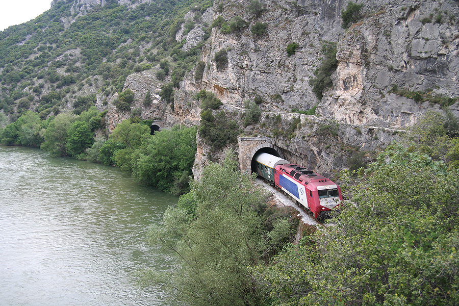 Trein richting Xanti langs de Nestos nabij Galani (Γαλάνη), 12-05-2005